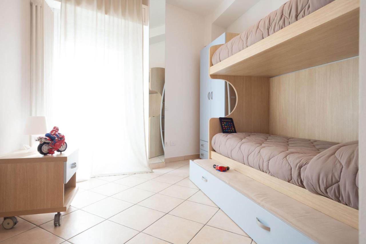 Aparthotel Residenza Alma Riccione Exterior foto